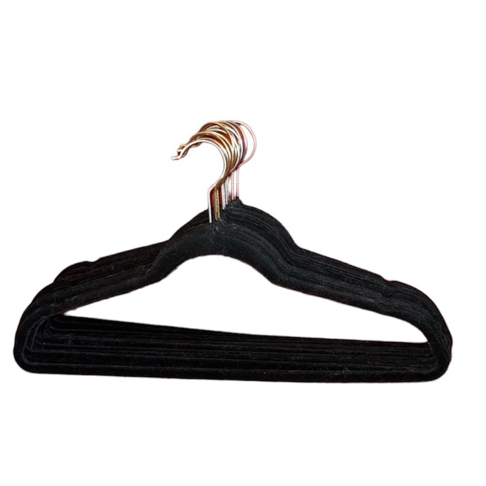 14 hangers stored never used some link which I can remove since made with grip